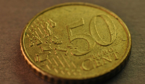 Πήγε με 19 κιλά κέρματα των 50 λεπτών για να τα «ανταλλάξει»: Κατέληξε στο τμήμα