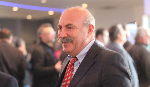 Ο Χρήστος Μαυρίκης πυροβόλησε στον αέρα και ταμπουρώθηκε στο σπίτι του στα Σπάτα