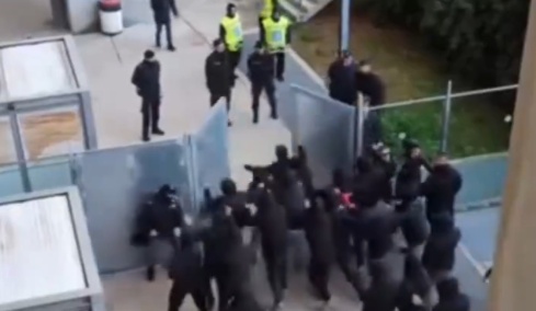 Ένταση στο Μπάρι μετά τη νέα ήττα στη Serie B με οπαδούς να εισβάλλουν στα επίσημα, δείτε βίντεο