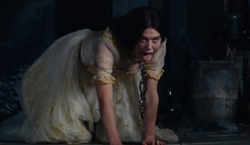 Σκηνή BDSM με κολάρο και αλυσίδα σε λαιμό γυναίκας στα Ανεμοδαρμένα Ύψη προκαλεί σάλο, γιατί αντιδρούν οι φαν