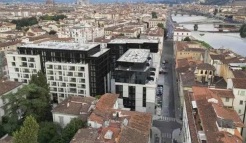 Οργή στη Φλωρεντία για πολυτελές κτίριο που «ξεφύτρωσε» ανάμεσα στα παραδοσιακά: «Τερατούργημα!» (vid)
