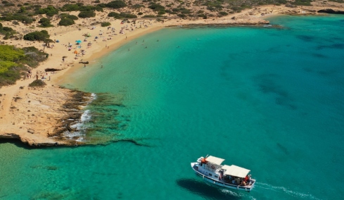 Καντίνες και ξαπλώστρες ετοιμάζονται να κατακλύσουν  προστατευόμενες παραλίες στα Κουφονήσια - Αντιδράσεις από Δήμο και κατοίκους 