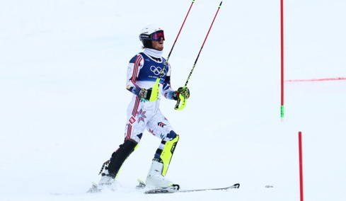 Νορβηγός σκιέρ κατέρρευσε μετά από λάθος που του κόστισε το χρυσό στους Χειμερινούς Ολυμπιακούς: Πέταξε τα μπατόν και έφυγε στο δάσος, δείτε βίντεο