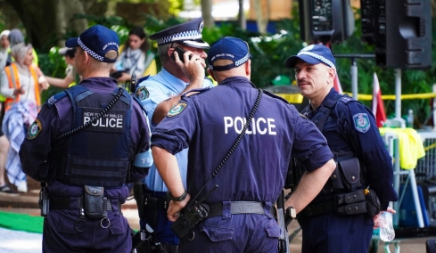 Αυστραλία: Ένας νεκρός, δυο τραυματίες σε επίθεση με μαχαίρι στο Σίδνεϊ
