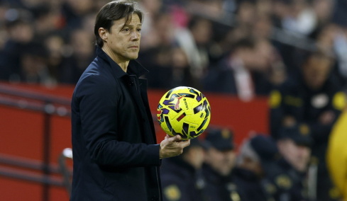 Ματίας Αλμέιδα: Αποκλεισμός ρεκόρ 7 αγωνιστικών στον προπονητή της Σεβίλλης 