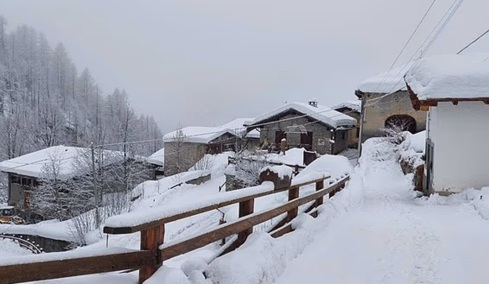 Αυτή είναι η νέα τάση: Προσφέρουν σπίτια με 1 ευρώ στις Άλπεις και οι αιτήσεις πέφτουν «βροχή»
