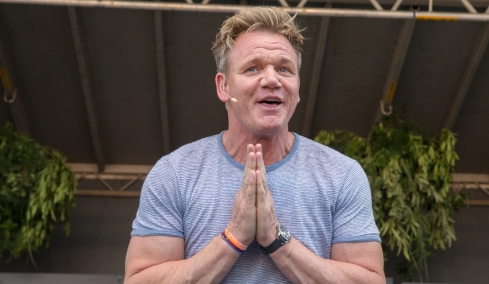 Ο Γκόρντον Ράμσεϊ εξήγησε πώς η δύσκολη σχέση με τον αλκοολικό πατέρα του τον έκανε καλύτερο μπαμπά