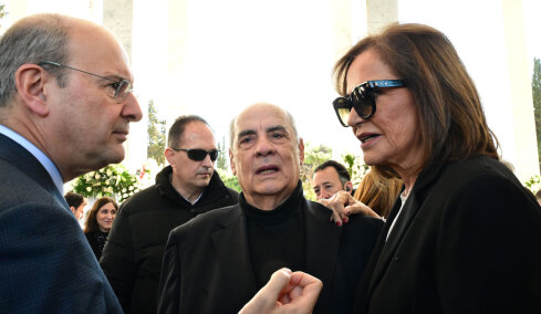 Άννα Ψαρούδα-Μπενάκη: Στο Α΄ Νεκροταφείο η κηδεία της, δείτε βίντεο και φωτογραφίες
