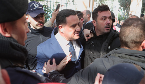 Επεισόδια στο νοσοκομείο Νίκαιας - Γεωργιάδης: «Κινδύνευσε η σωματική μου ακεραιότητα, η βία του ΚΚΕ και της ΑΝΤΑΡΣΥΑ δεν μπορεί να επικρατήσει»