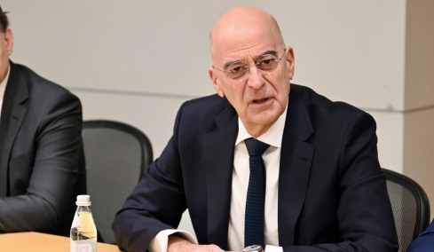 Δένδιας: Η Ελλάδα στέλνει φρεγάτες και F-16 στην Κύπρο μετά τις επιθέσεις στο Ακρωτήρι
