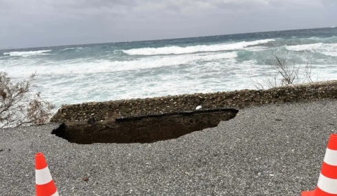 Σε κατάσταση έκτακτης ανάγκης η Τήνος, μεγάλες ζημιές στο νησί από το πέρασμα της κακοκαιρίας