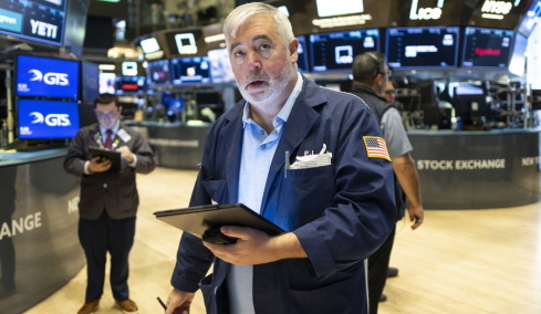 Wall Street: Στο πράσινο οι δείκτες μετά την ακύρωση των δασμών Τραμπ και παρά το αδύναμο ΑΕΠ