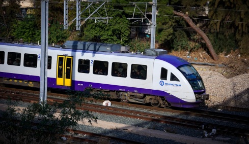 Ο δήμαρχος Ασπροπύργου μπλόκαρε τα έργα του Προαστιακού δυτικής Αττικής