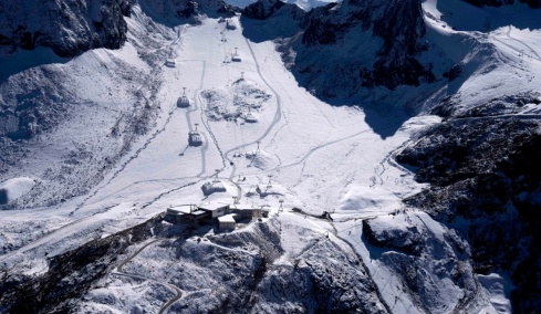 Στους πέντε αυξήθηκε ο αριθμός των νεκρών από τις χιονοστιβάδες στην Αυστρία 