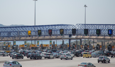 Υποχωρούν τα έντονα καιρικά φαινόμενα, κορυφώνεται η έξοδος για την Καθαρά Δευτέρα