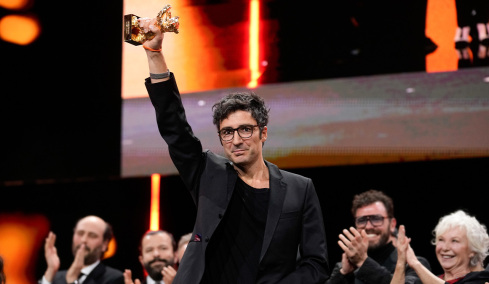 Χρυσή Άρκτος στο φεστιβάλ Βερολίνου στα Κίτρινα Γράμματα του Ιλκέρ Τσατάκ