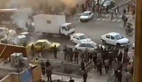 Νέες φοιτητικές, αντικυβερνητικές διαδηλώσεις σε πολλά πανεπιστήμια του Ιράν