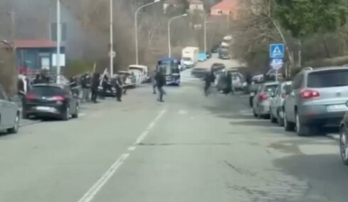 Ερυθρός Αστέρας - Παρτίζαν: Συμπλοκές οπαδών στους δρόμους του Βελιγραδίου πριν το μεγάλο ντέρμπι, βίντεο 