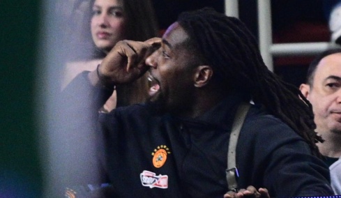 Ξέσπασμα Λεσόρ για τη ρατσιστική επίθεση στον τελικό: «Μπροστά σε όλους και δεν έκανε κανείς τίποτα» 