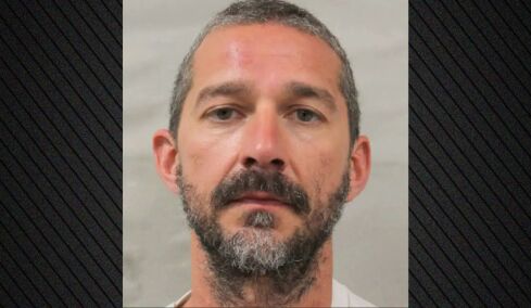 Σάια ΛαΜπεφ: Στη δημοσιότητα η φωτογραφία σύλληψής του μετά τον ξυλοδαρμό