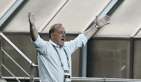 Ο Ντικ Άντβοκαατ παραιτήθηκε από το Κουρασάο λίγους μήνες πριν την έναρξη του Μουντιάλ