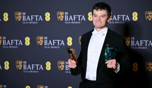 Ρόμπερτ Αραμάγιο: Ποιος είναι ο ηθοποιός που έβαλε τέλος στο νικηφόρο σερί του Τιμοτέ Σαλαμέ και κατέκτησε δύο BAFTA