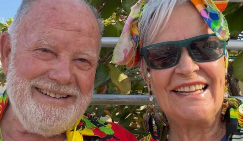 Το ζευγάρι που στα 80 του γίνεται πρωτοσέλιδο σε όλο τον κόσμο: «Η ηλικία δεν είναι εμπόδιο»
