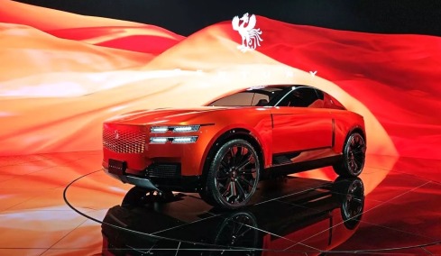 H Toyota τα βάζει με Bentley και Rolls-Royce;
