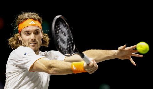 Αποκλείστηκε στην πρεμιέρα του στο Ντουμπάι ο Τσιτσιπάς και μένει εκτός top-40 στην παγκόσμια κατάταξη, βίντεο 