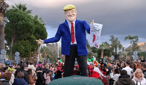 Ναύπλιο: Έκαψαν ομοίωμα του Τραμπ στο καρναβάλι