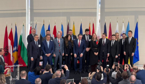 Κοινό ανακοινωθέν των 13 υπουργών των χωρών του Κάθετου Διαδρόμου: Αύξηση του αμερικανικού LNG σε Κεντρική και Ανατολική Ευρώπη
