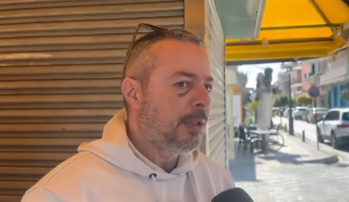 Είμαι τυχερός αφού γλίτωσα, έχω σκεφτεί να φύγω από τη Γαστούνη, λέει ο περιπτεράς που ξυλοκοπήθηκε από ομάδα 20 Ρομά