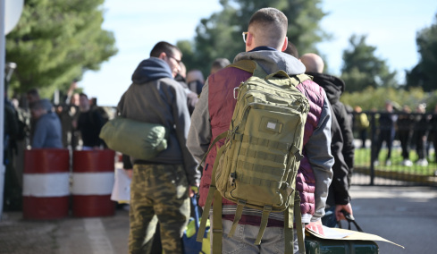 Τι πιστεύουν οι Έλληνες για την επιστράτευση: «Το καθήκον μας καλεί», «δεν έχω κανένα λόγο να πολεμήσω», δείτε βίντεο