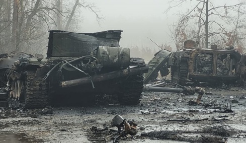 Εδώ δεν πιάνουν οι ευχές: Τέσσερα χρόνια πολέμου στην Ουκρανία, το αιματοκύλισμα που άλλαξε τον κόσμο συνεχίζεται και η ειρήνη ξεμακραίνει