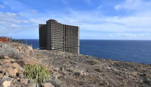 Προς κατεδάφιση το Ξενοδοχείο Φάντασμα στην Τενερίφη μετά από 50 χρόνια εγκατάλειψης - Η τρομακτική του ιστορία