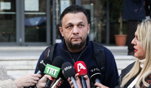 Τέμπη: Αναβλήθηκε η εκταφή του γιου του Πάνου Ρούτσι μετά από αίτημα της οικογένειας 