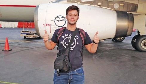 «Ο χρόνος δεν γιατρεύει, ο κόσμος όλος δύο πράσινα μάτια» λέει η μητέρα του Γεράσιμου Ιάσονα που επιβίωσε στα Τέμπη