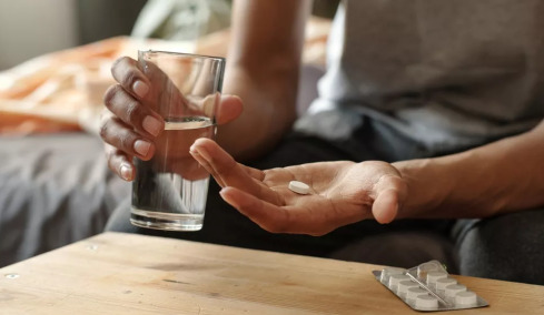 Νέο επικίνδυνο challenge με παυσίπονα χάπια στα social media – Τι να προσέξετε