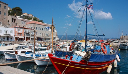 Η Ύδρα τον χειμώνα: Τα γυρίσματα με τον Brad Pitt, η νοσταλγική ατμόσφαιρα και οι γεύσεις του νησιού