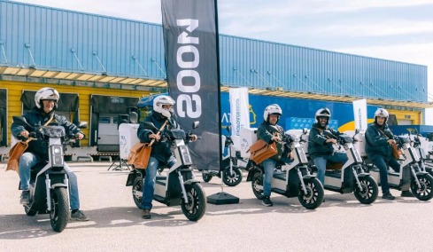 Τα ΕΛΤΑ με ελληνικά scooter Noos της Ecoshift

