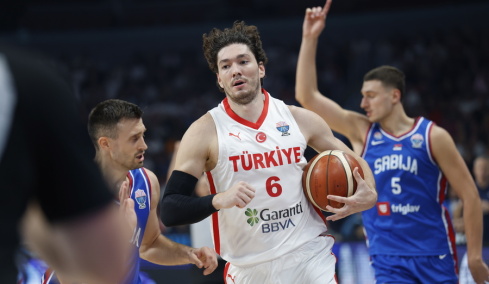 Με Όσμαν και Γιούρτσεβεν η Τουρκία πέρασε από το Βελιγράδι, 82-78 τη Σερβία 
