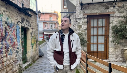 


Ο μουσικός και ερμηνευτής Δημήτρης Υφαντής εξηγεί γιατί αποφάσισε να μείνει μόνιμα στα Ιωάννινα
