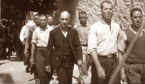 To Υπουργείο Πολιτισμού πήρε τις φωτογραφίες της εκτέλεσης στην Καισαριανή και το σύνολο των 262 ντοκουμέντων του Βέλγου συλλέκτη