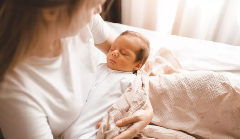 Δημογραφικό «καμπανάκι» στην Ιαπωνία – Μειώθηκαν οι γεννήσεις για 10η συνεχόμενη χρονιά
