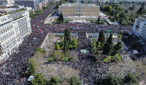 Φωτογραφίες και βίντεο από τις συγκεντρώσεις για τα Τέμπη σε Αθήνα, Θεσσαλονίκη, Λάρισα και όλη την Ελλάδα 