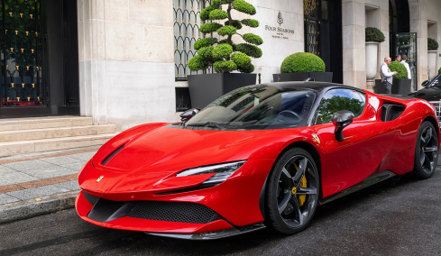 Η απάτη της χρονιάς στη Γαλλία: Τον σταμάτησαν για υπερβολική ταχύτητα με Ferrari και δήλωσε «άστεγος»