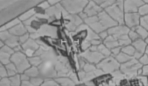 Η στιγμή που οι Ισραηλινοί καταστρέφουν δύο ιρανικά μαχητικά λίγο πριν απογειωθούν από το Ταμπρίζ