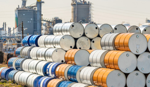 Άνοδος της τιμής του πετρελαίου στα 82 δολάρια το βαρέλι λόγω της σύγκρουσης στο Ιράν 