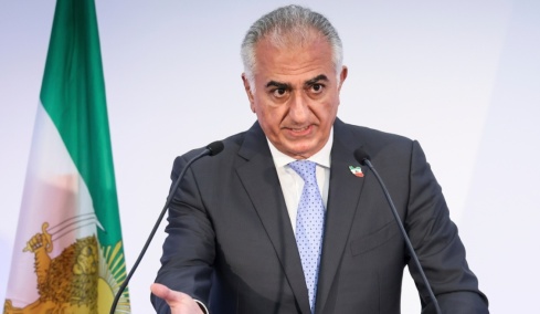 Σφοδρή επίθεση Παχλαβί: Μετά τον θάνατο Χαμενεΐ το καθεστώς οδεύει στον σκουπιδοτενεκέ της Ιστορίας

