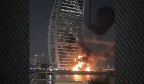 Φωτιά στο ξενοδοχείο Μπουρτζ αλ Αράμπ του Ντουμπάι: Χτυπήθηκε από ιρανικό drone, δείτε βίντεο